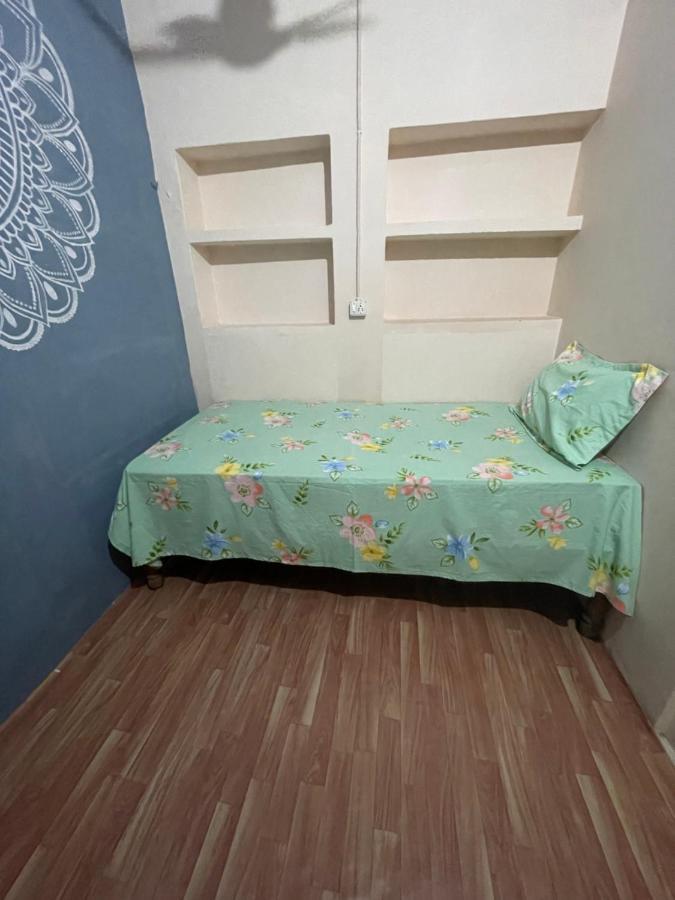 Indra Paying Guest House Варанаси Екстериор снимка