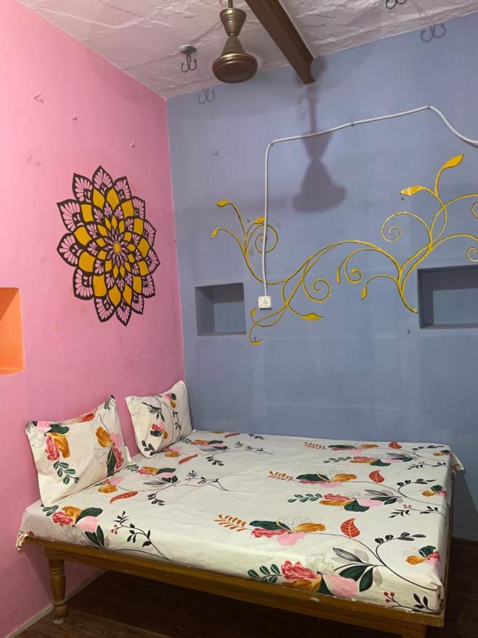 Indra Paying Guest House Варанаси Екстериор снимка