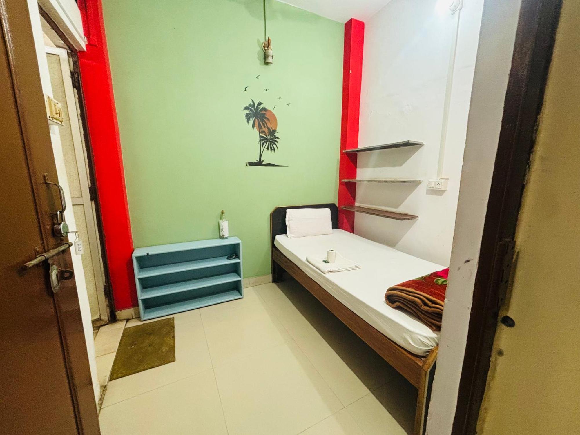 Indra Paying Guest House Варанаси Екстериор снимка